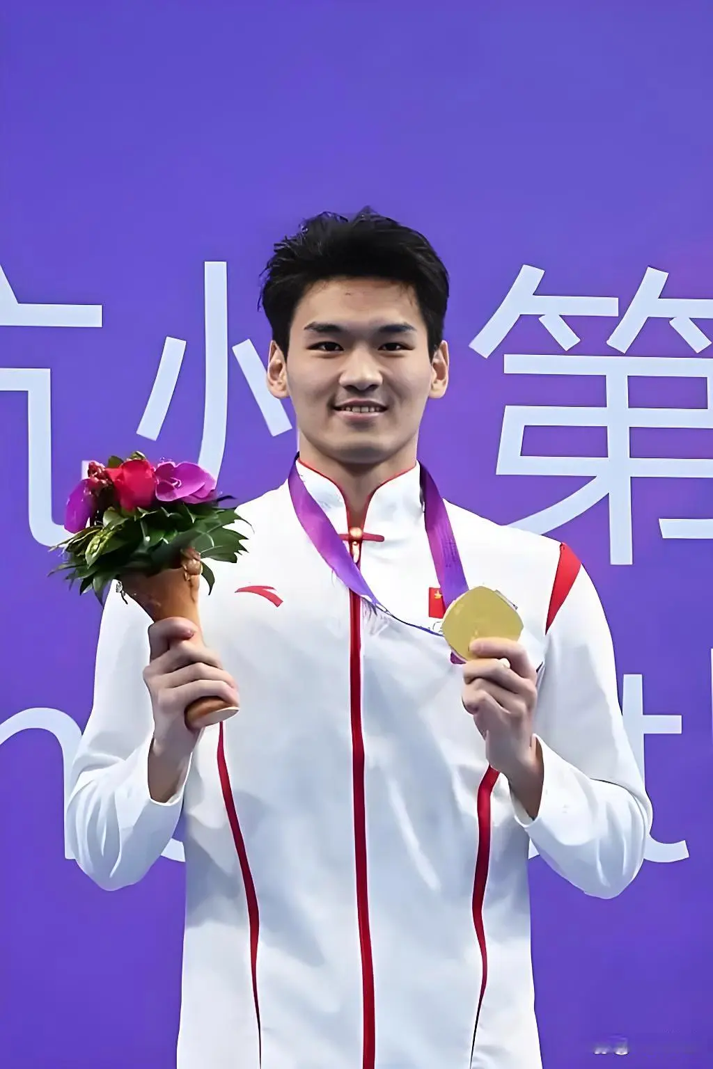 https, src, 中国男子游 https, src, 中国男子游